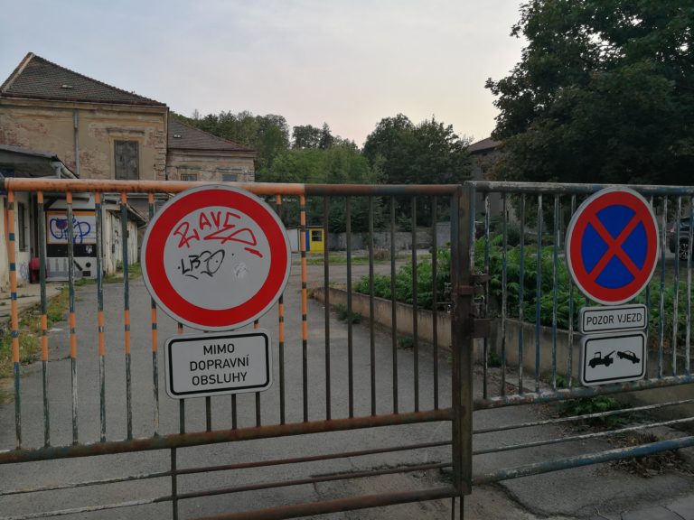 Parkování na Obilním trhu: když primátorka bájí a Brno-střed cenzuruje